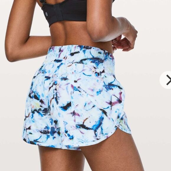 Lululemon Women’s Tracker Short V *4" Exposure Crystallize Multi Black size 4 - Picture 4 of 9